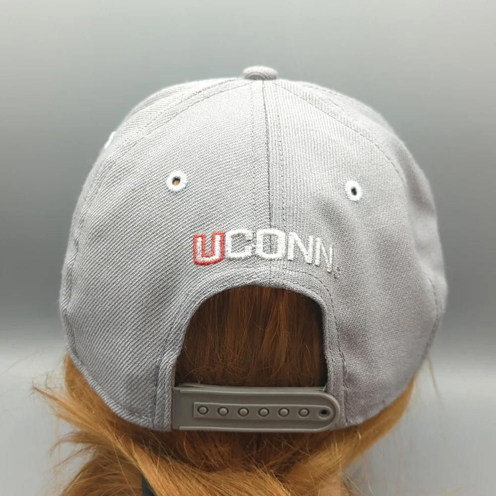 Nike True UCONN Huskies Snapback Gray Hat Cap OSFM Adjustable